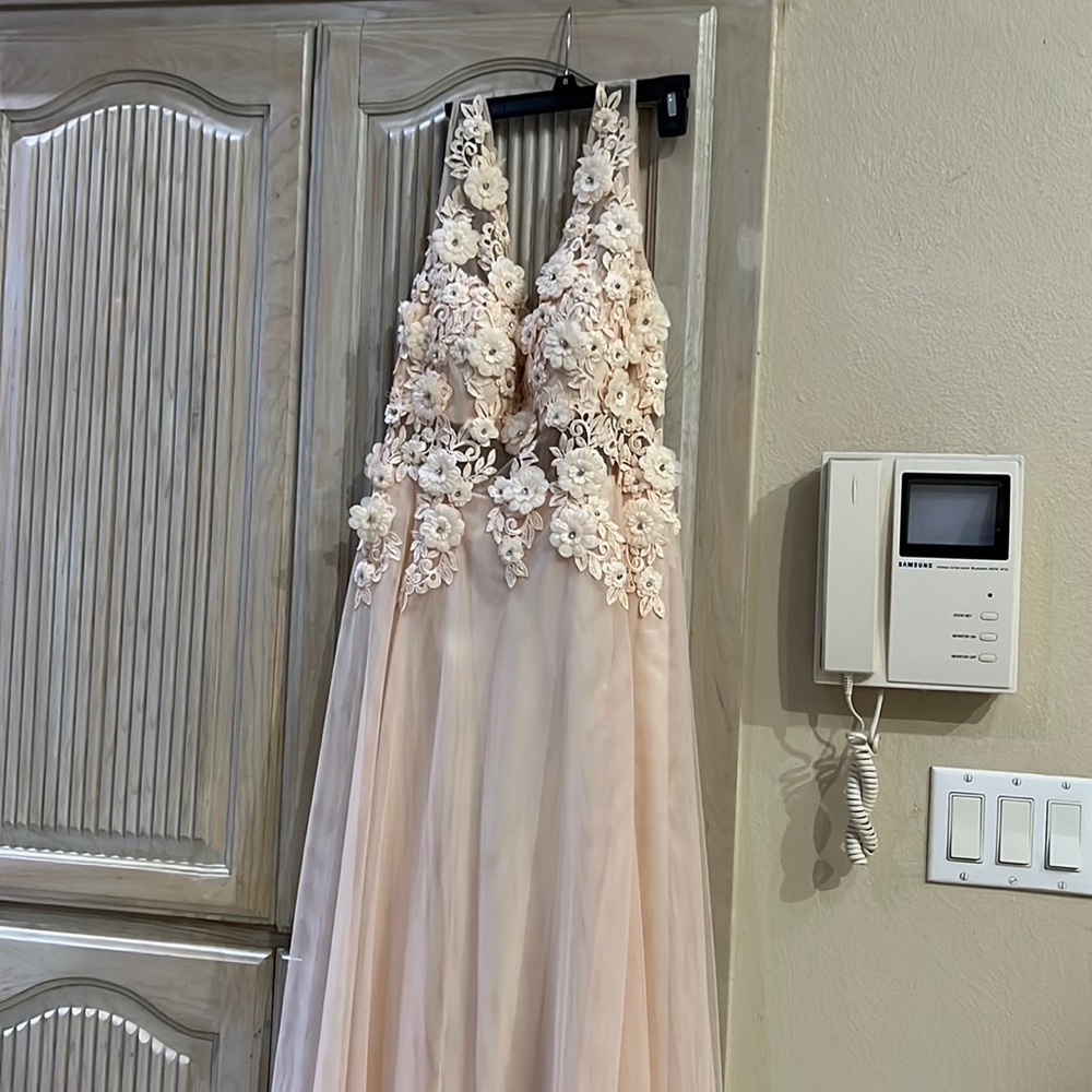 Beautiful peach colored long dress for spring size 13 junior.